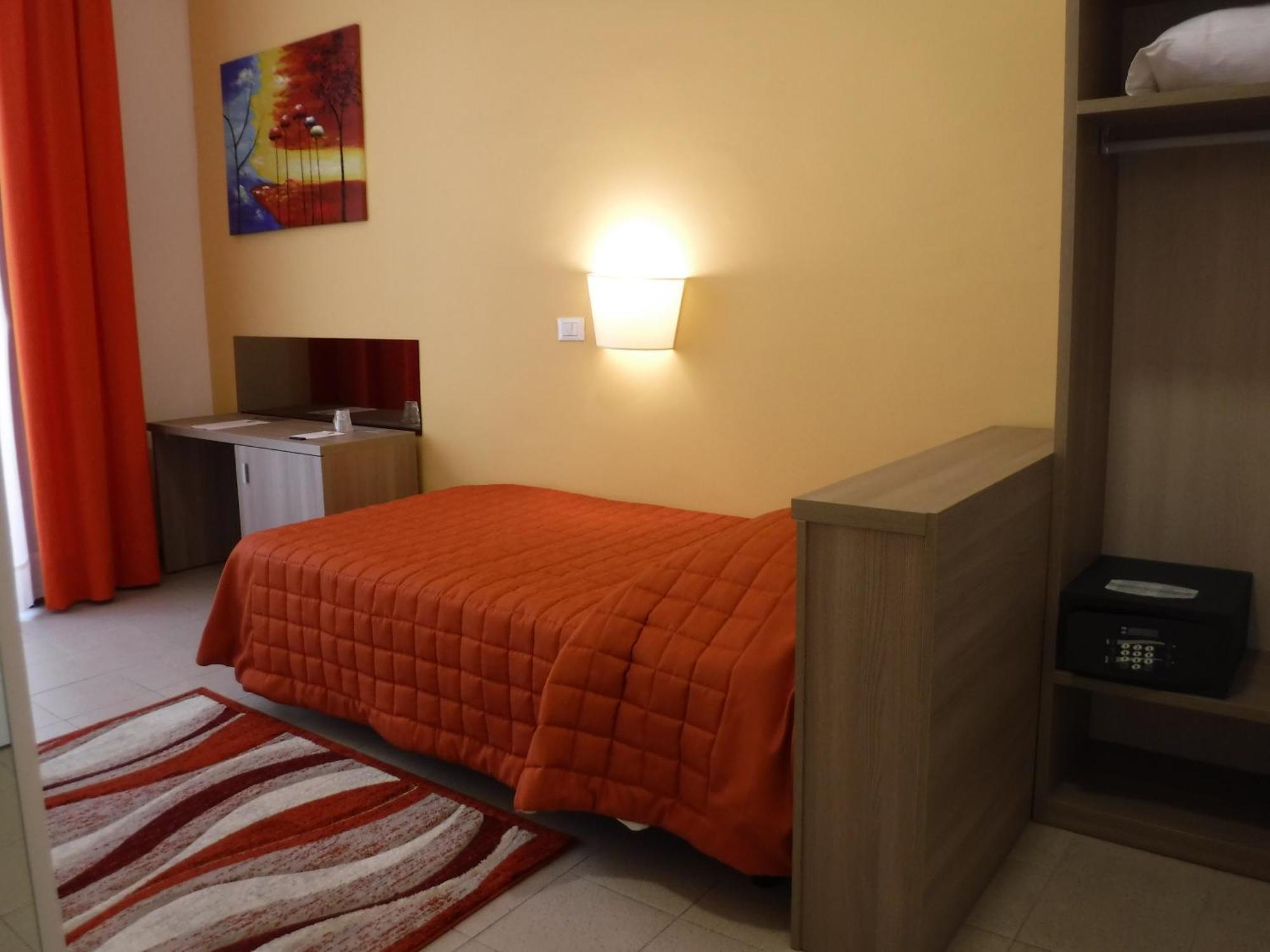 Chambre Simple - Accessible aux Personnes à Mobilité Réduite