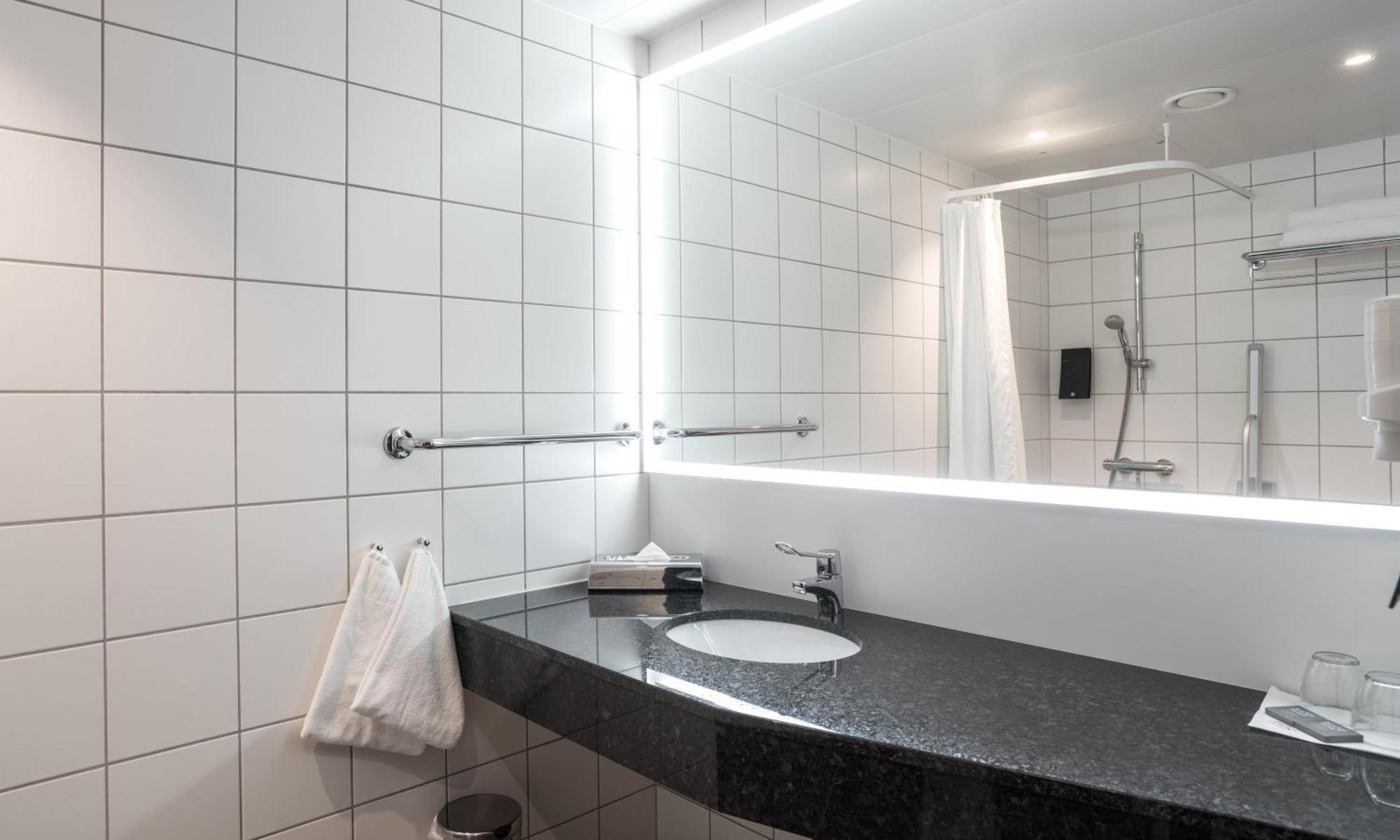 Kamer met Kingsize Bed - Geschikt voor Gasten met een Lichamelijke Beperking