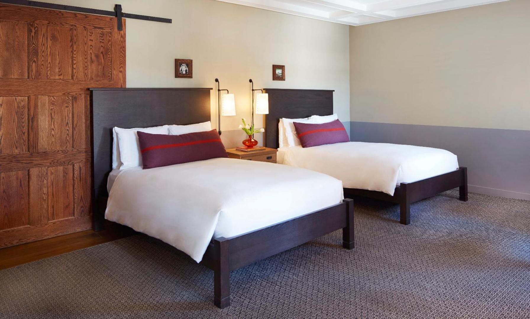 Quarto Duplo Superior com 2 Camas de Casal