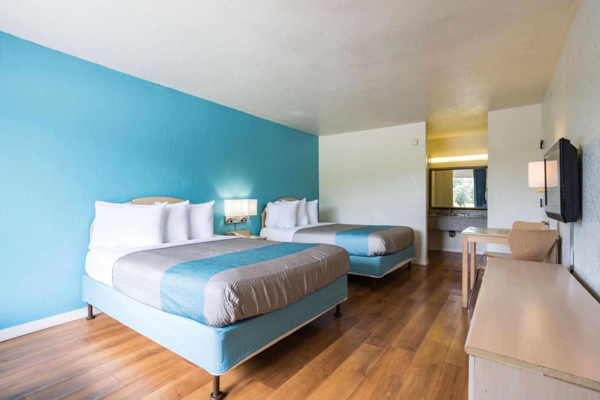 Queen Room with Two Queen Beds - Non-Smoking,1217027662:JPEG
