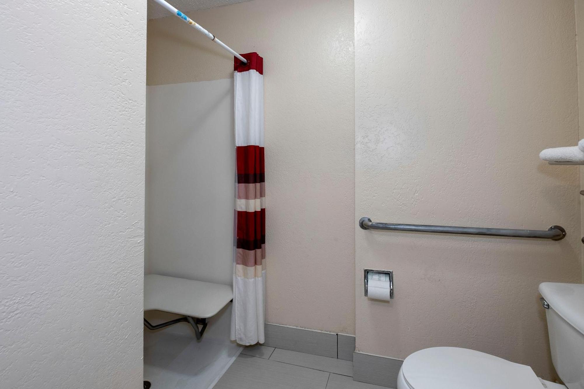Deluxe King Room Disability Access Roll-in Shower Non-Smoking