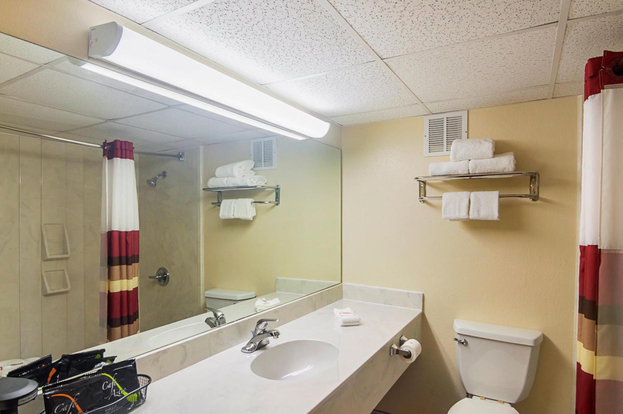 Deluxe Queen Room with Two Queen Beds - Smoking