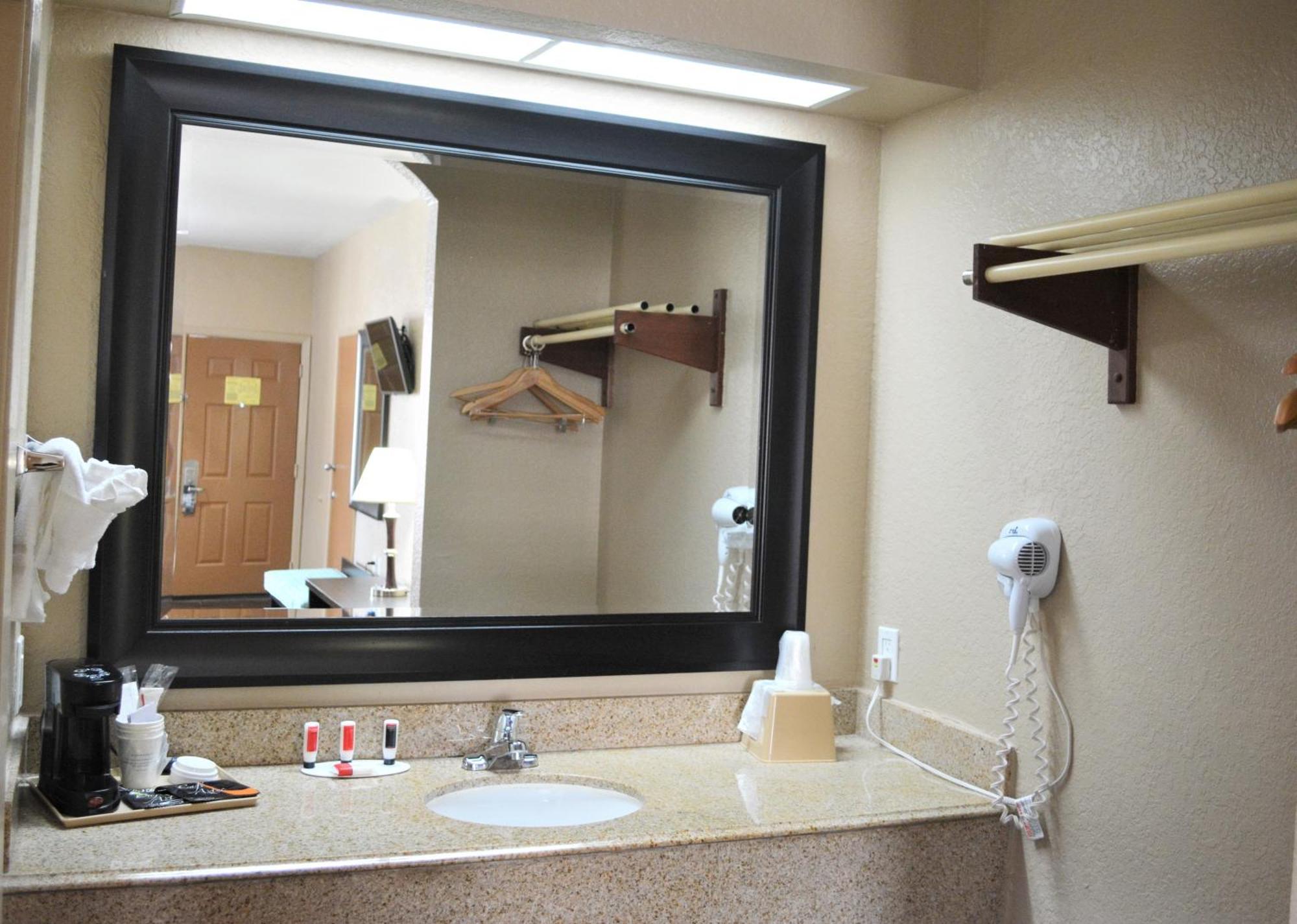 Queen Room with Roll-In Shower - Mobility Accessible/Non-Smoking