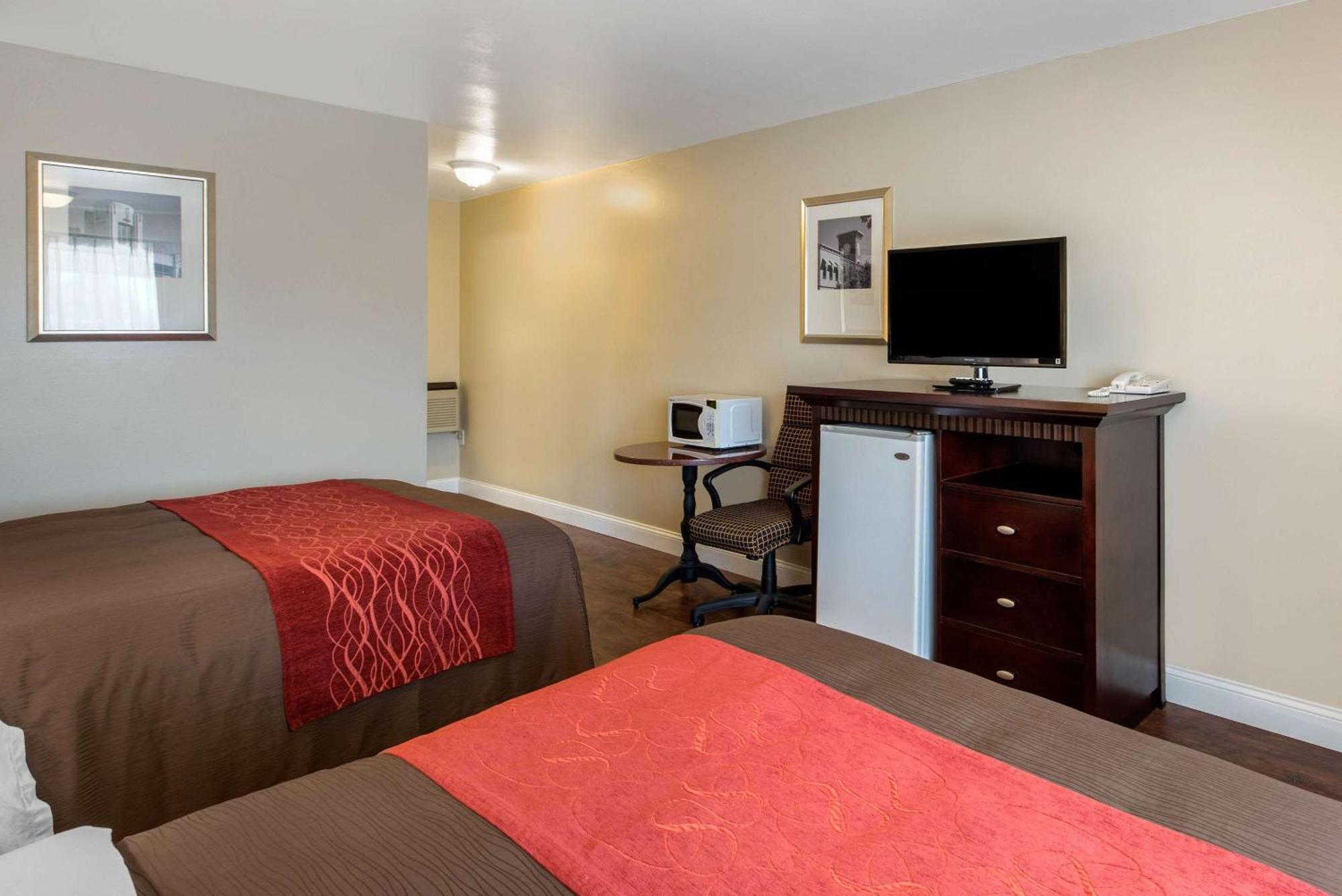 Double Room with Two Double Beds - Non-Smoking