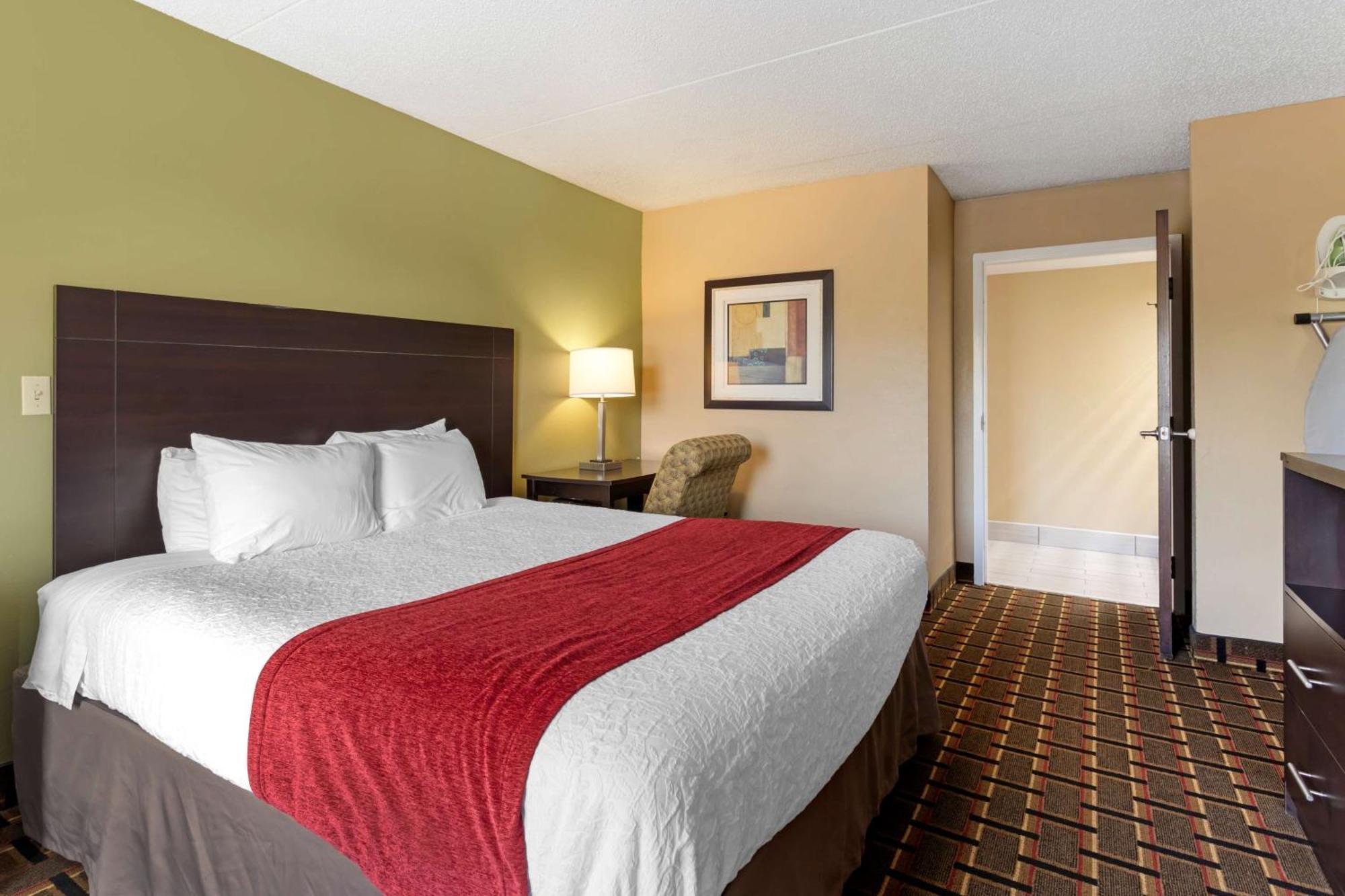 King Room with Mobility Accessible Tub - Non-Smoking