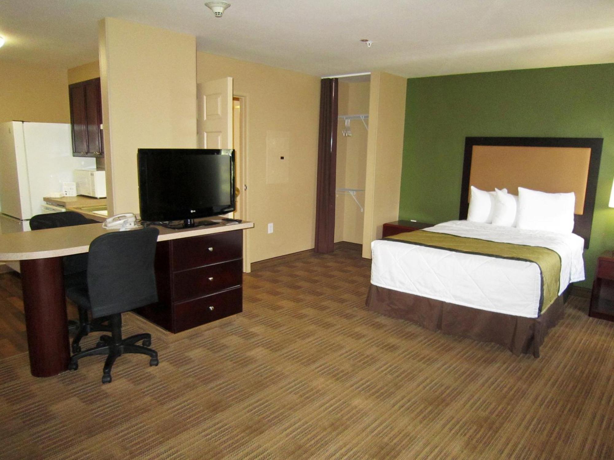 Studio with 1 Double Bed - Disability Access - Non-Smoking