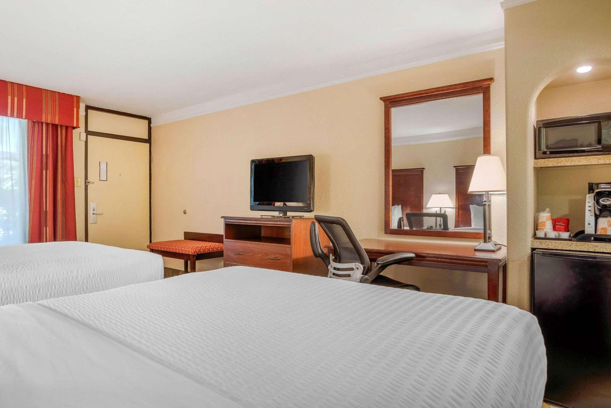 Queen Room with Two Queen Beds - Non-Smoking