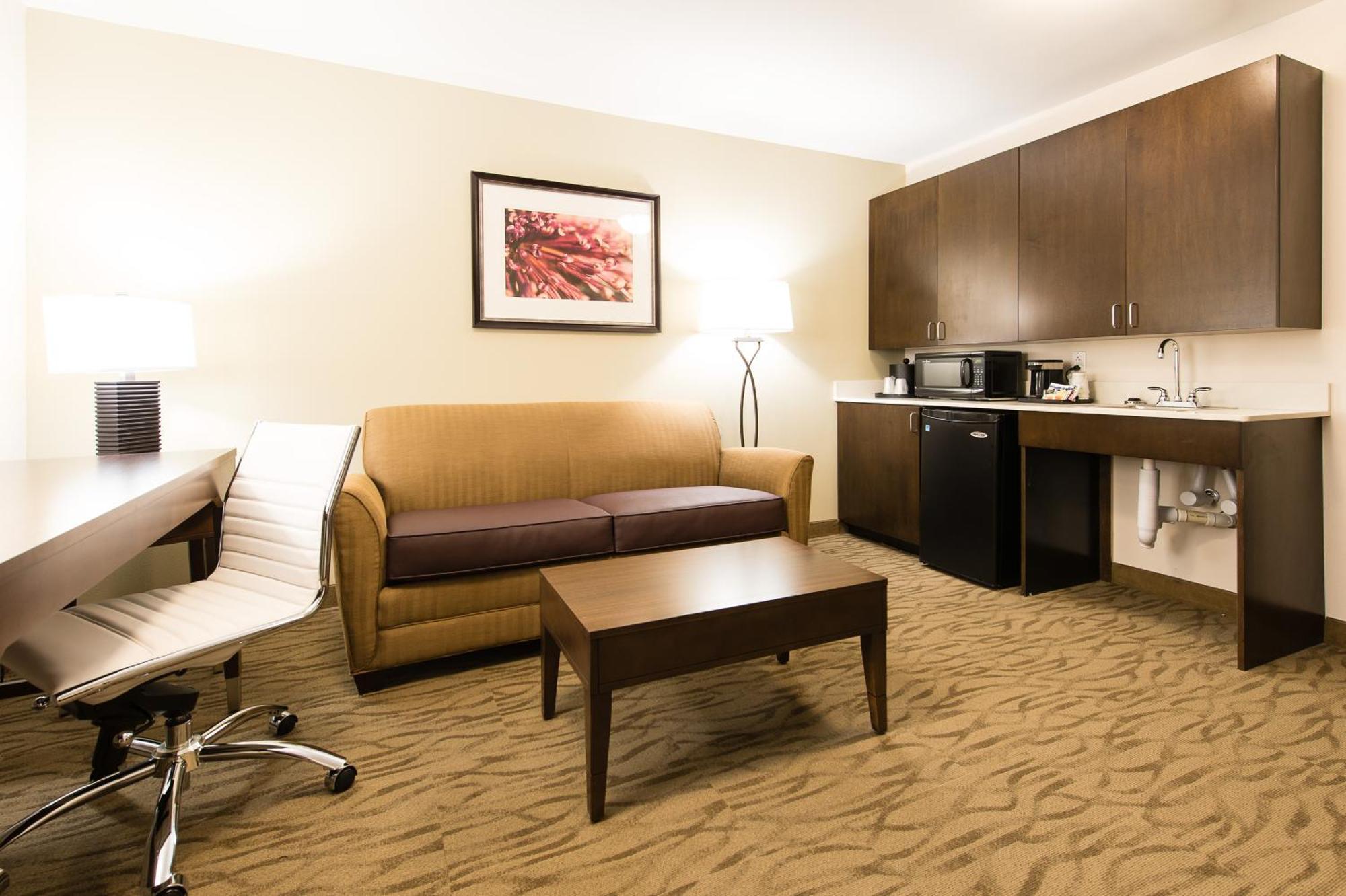 Suite - Hearing Accessible - Non-Smoking