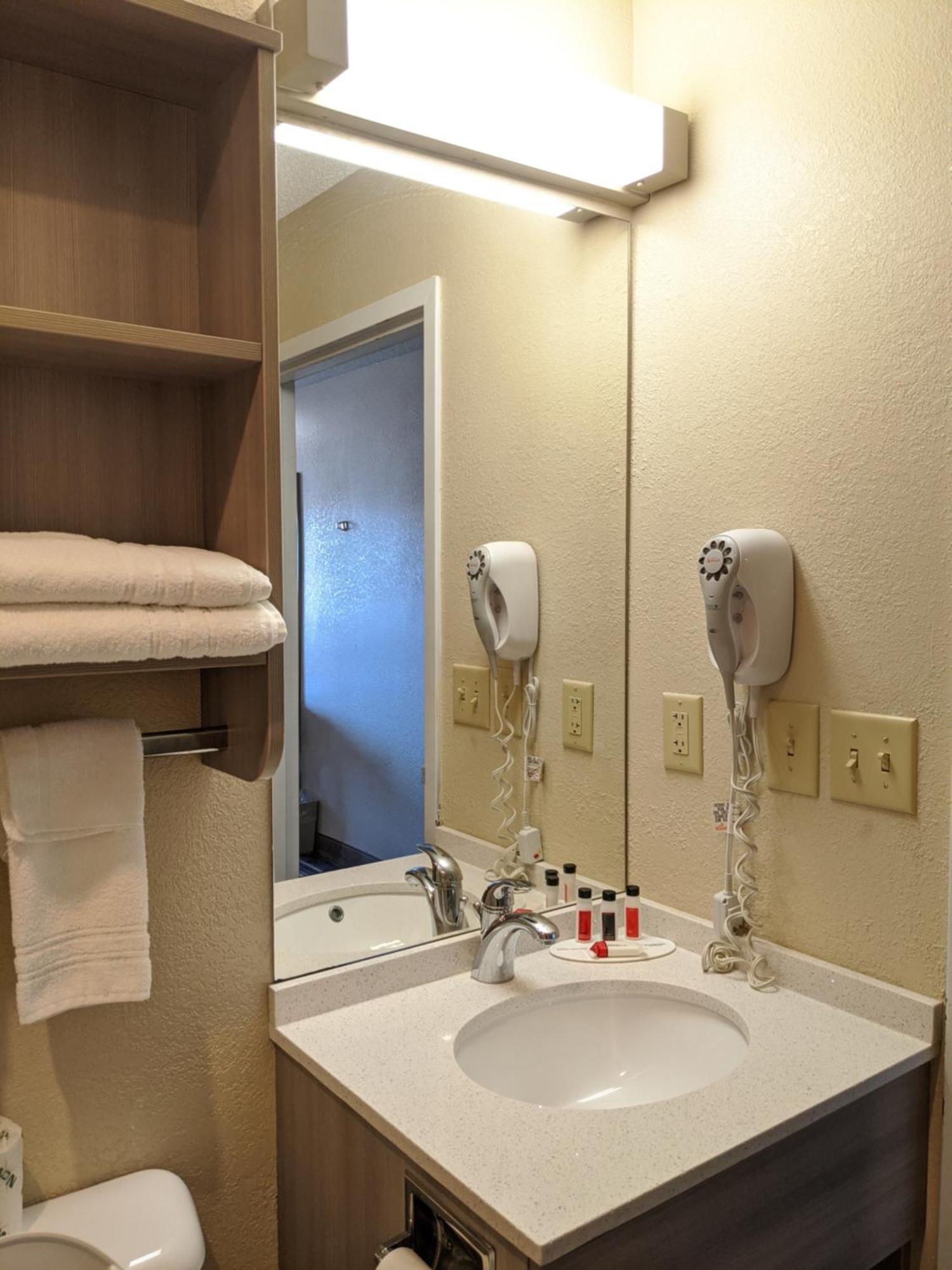 Queen Room - Disability Access/Non-Smoking