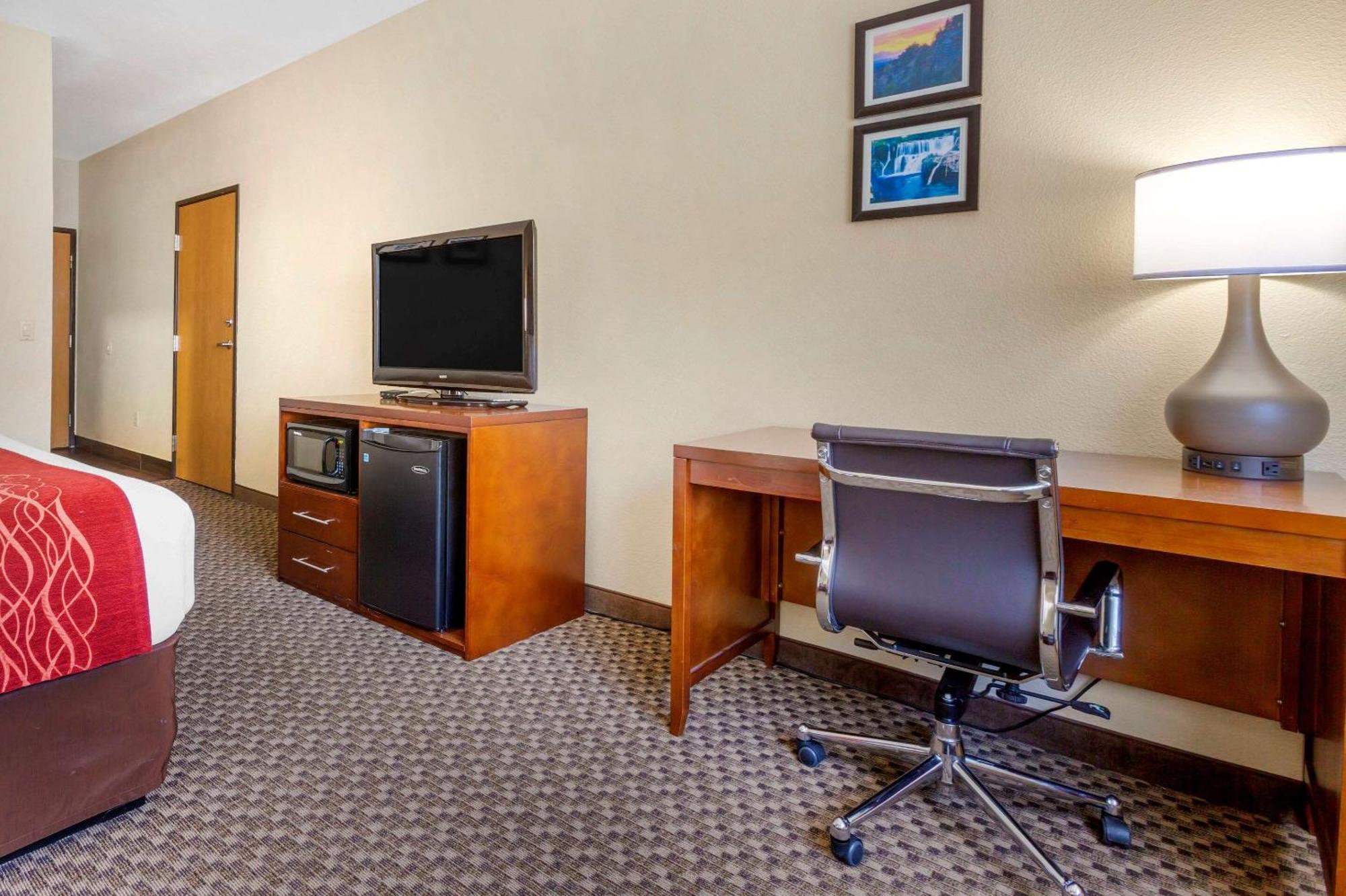 Standard King Room - Non-Smoking