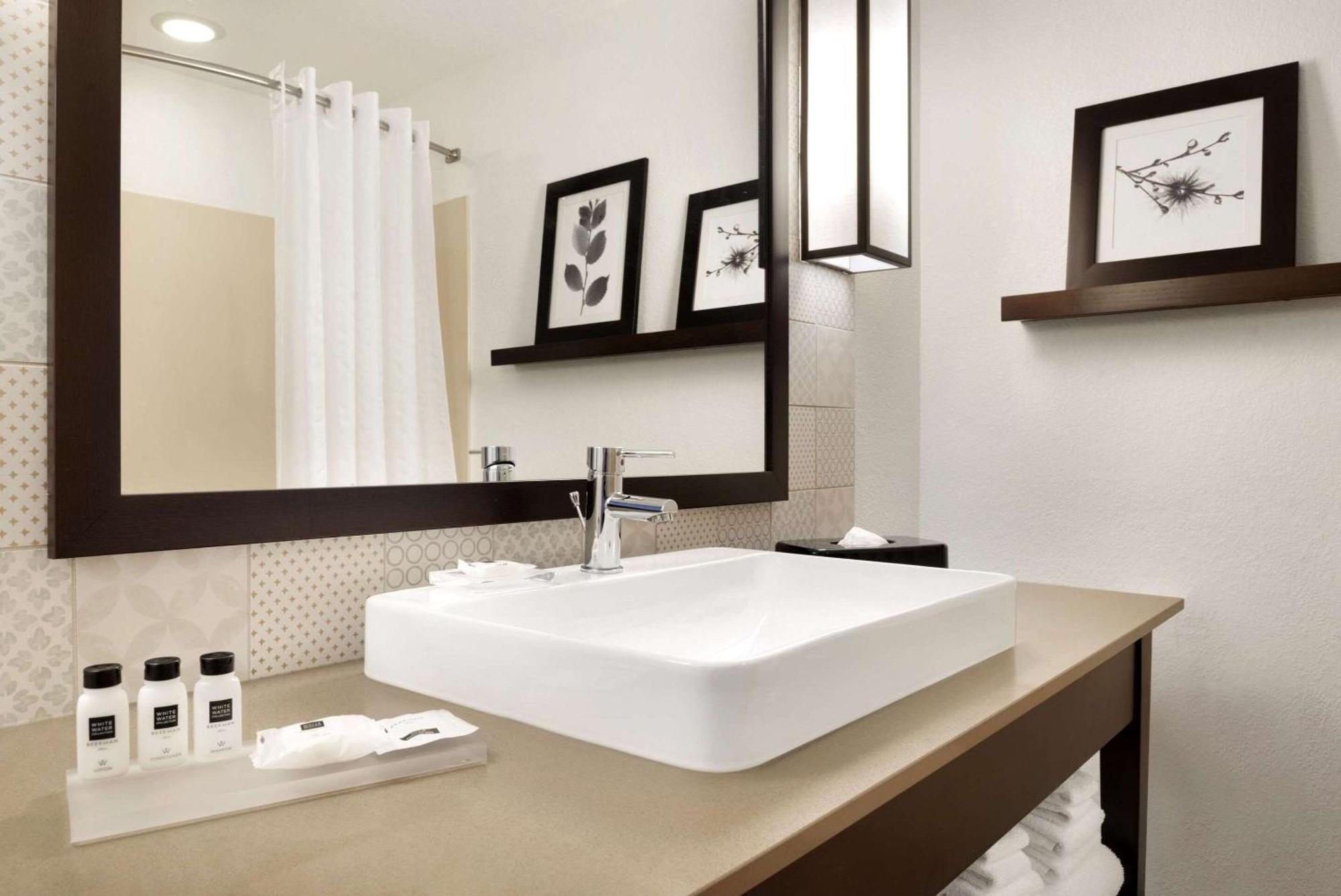 One-Bedroom Queen Suite with Two Queen Beds and Sofa Bed - Non-Smoking