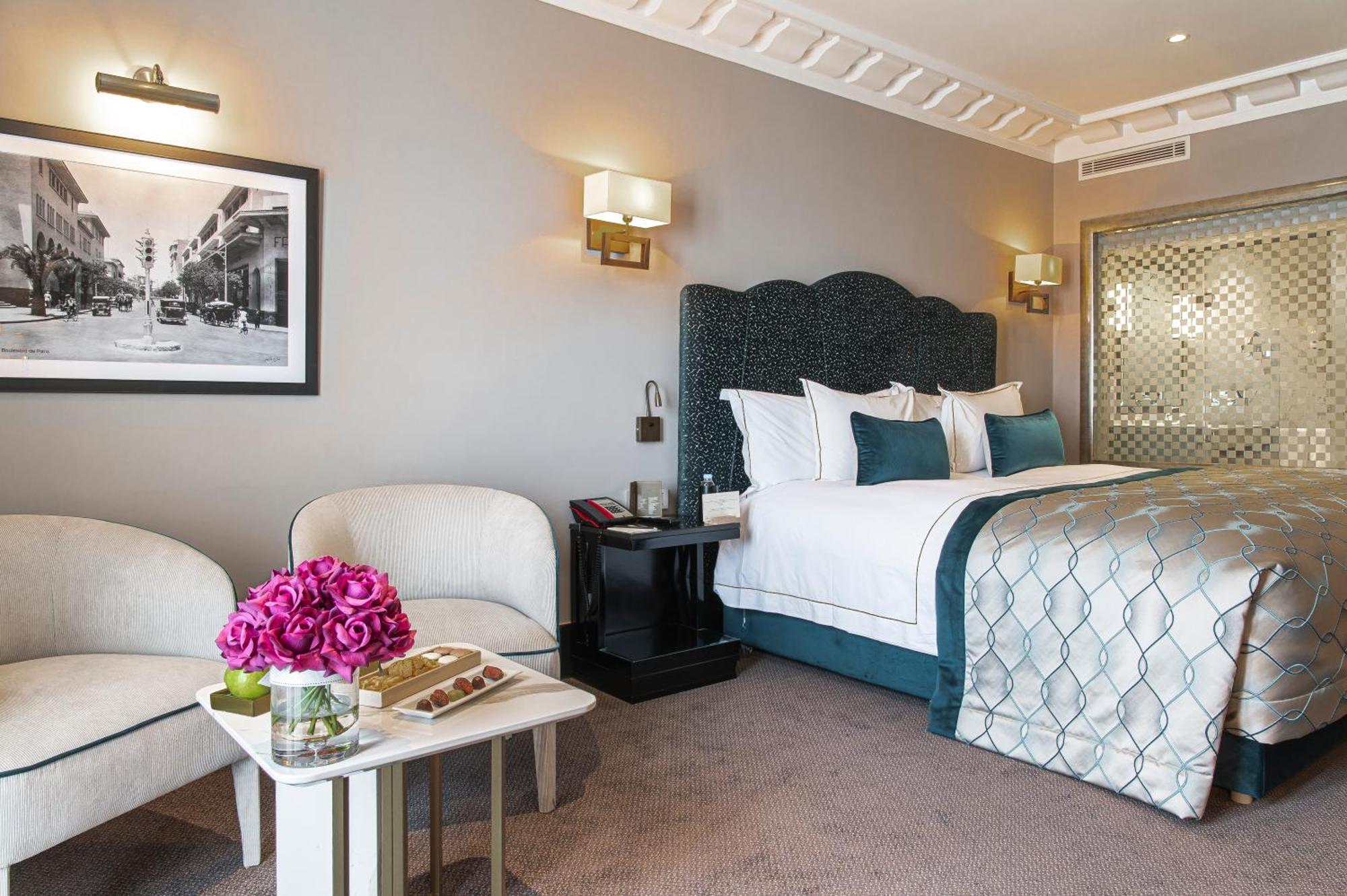 Chambre Supérieure – Vue sur Piscine et Jardin