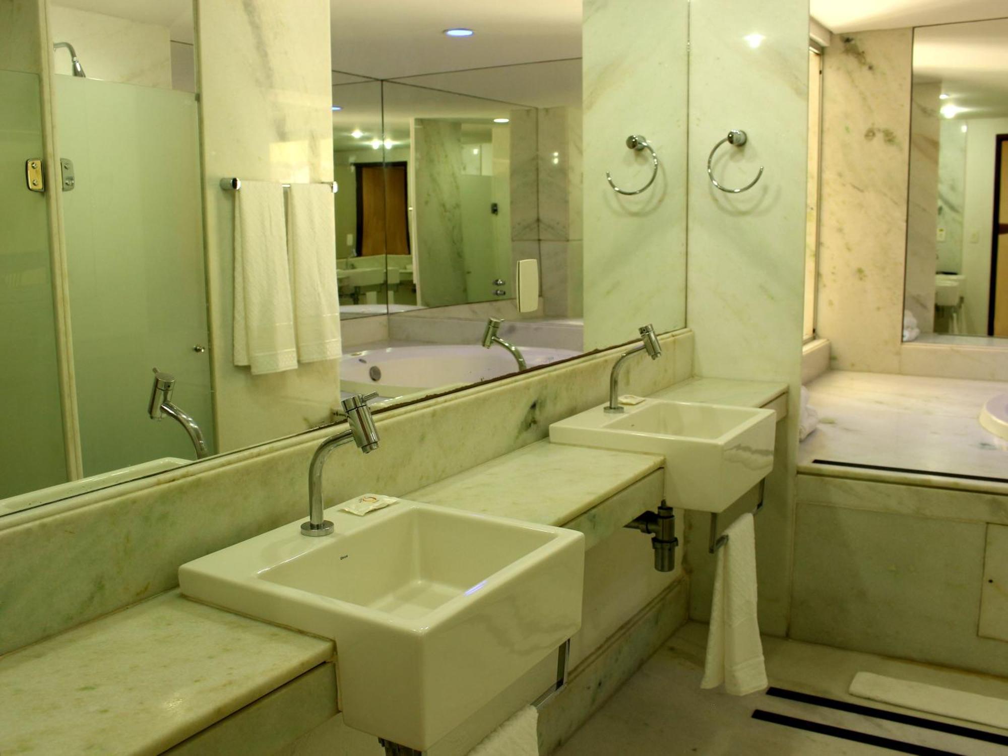Suite with Spa Bath,1220281711:JPEG