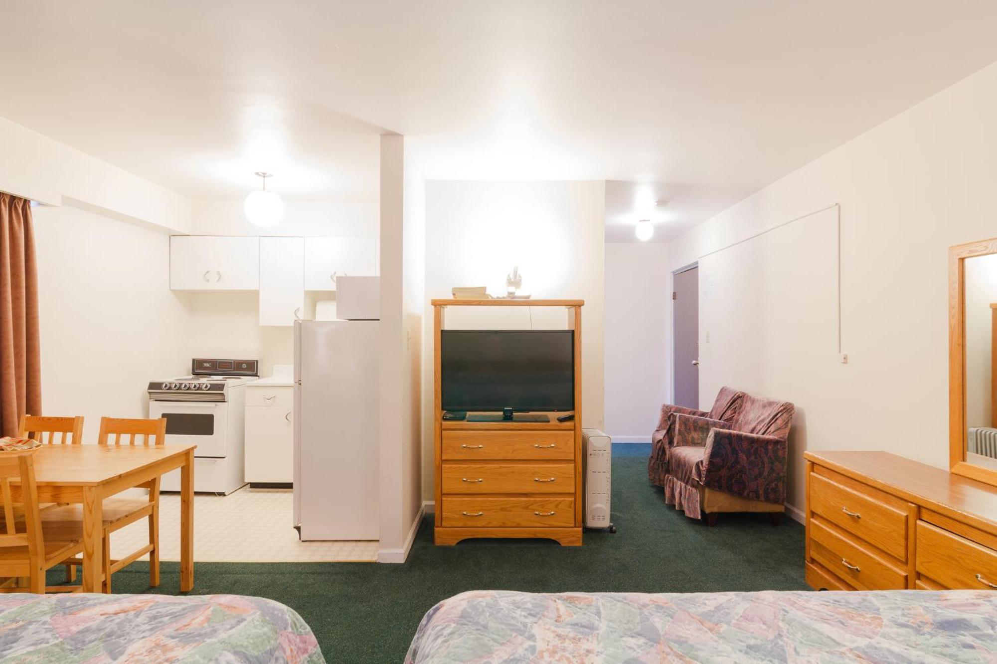 Studio Suite (4 Adults),1220537602:JPEG
