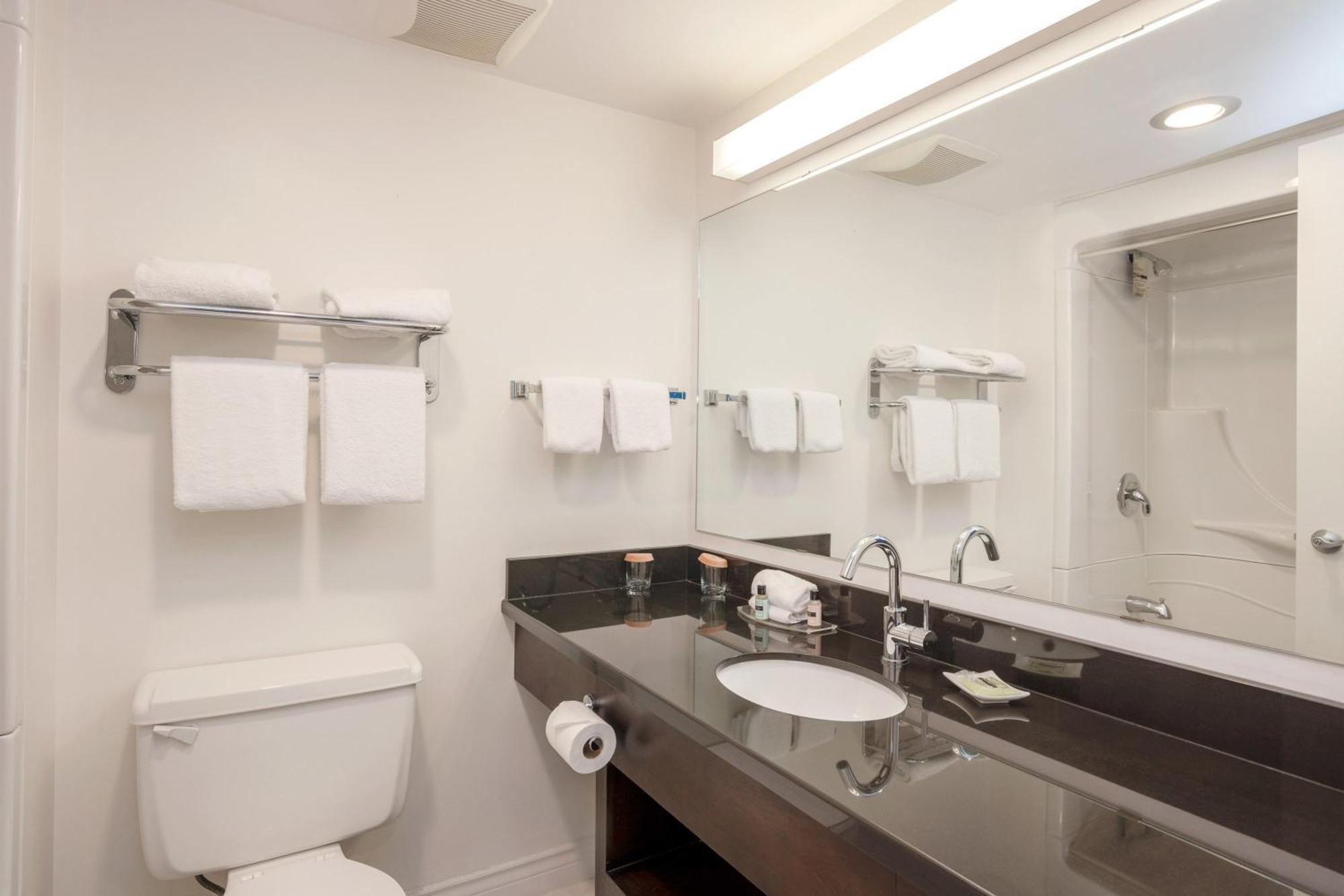 Standard Room, 2 Queen Beds, Monashee Building