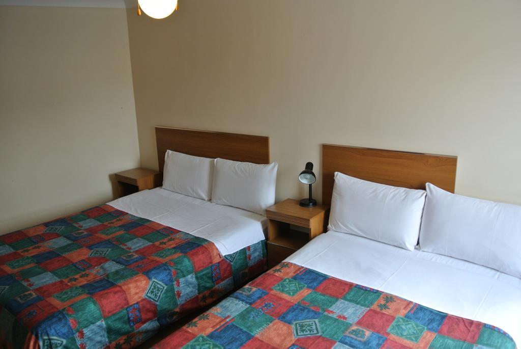 Vierbettzimmer mit Badezimmer