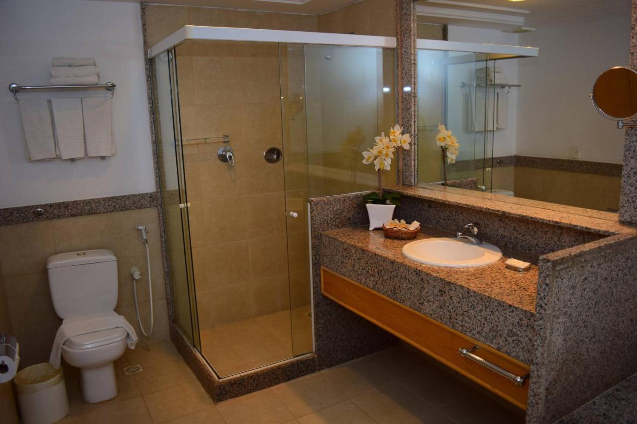 Quarto Triplo Luxo com Vista da Piscina