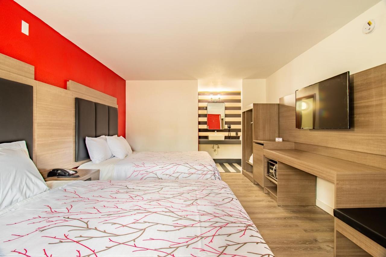 Queen Room with Two Queen Beds - Ground Floor