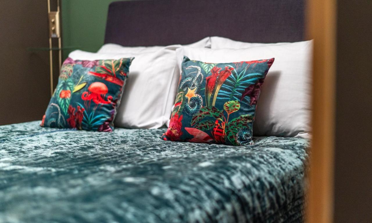 Chambre Lit Queen-Size Modérée Sans Fenêtre