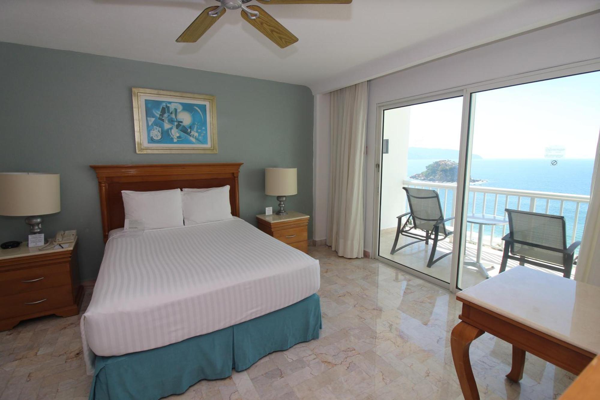 Quarto com Cama Queen-size e Vista do Mar
