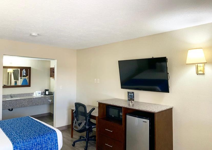 Queen Room with Two Queen Beds - Pet Friendly/Non-Smoking