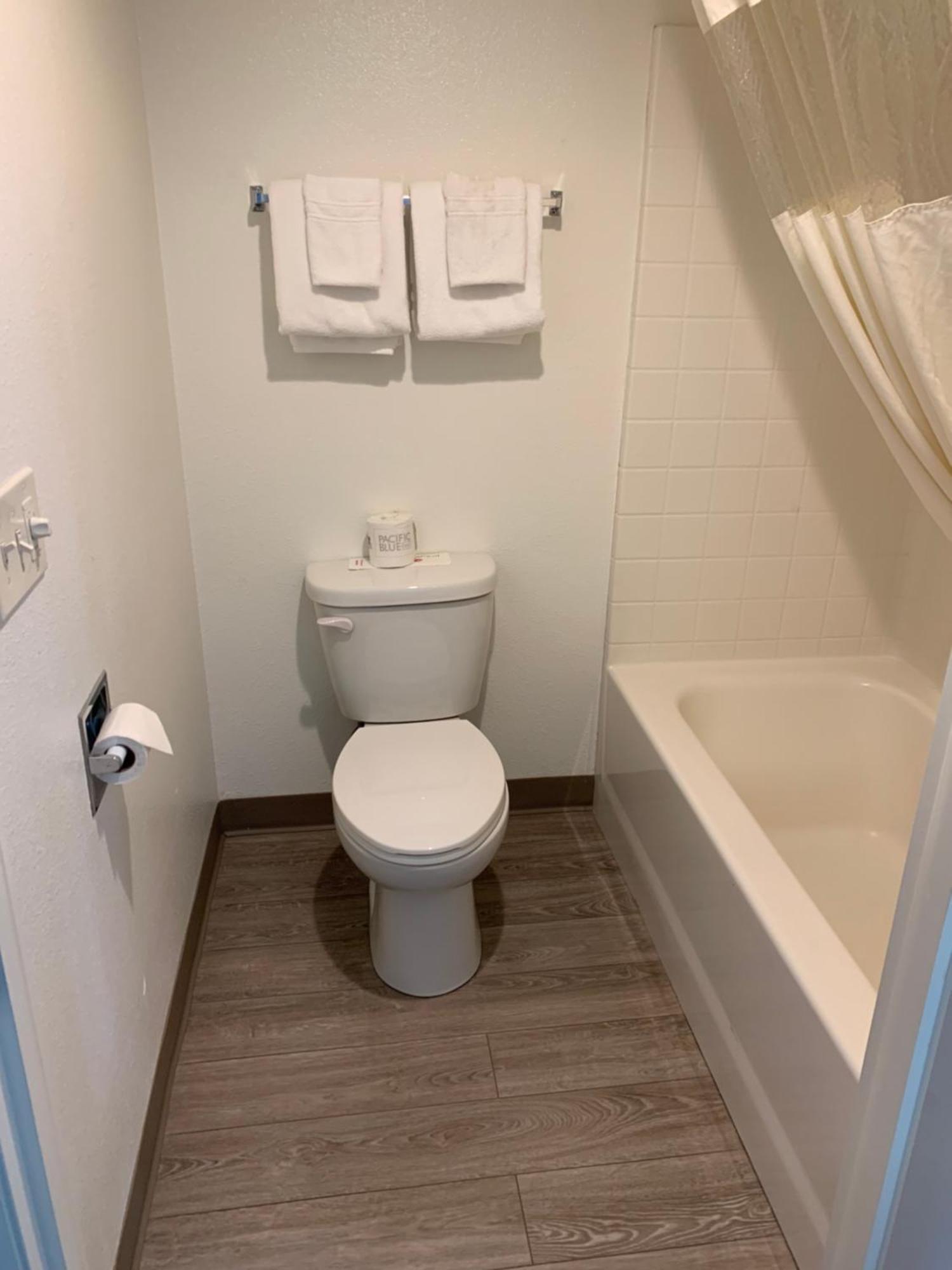 Deluxe Queen Room with Two Queen Beds - Non-Smoking