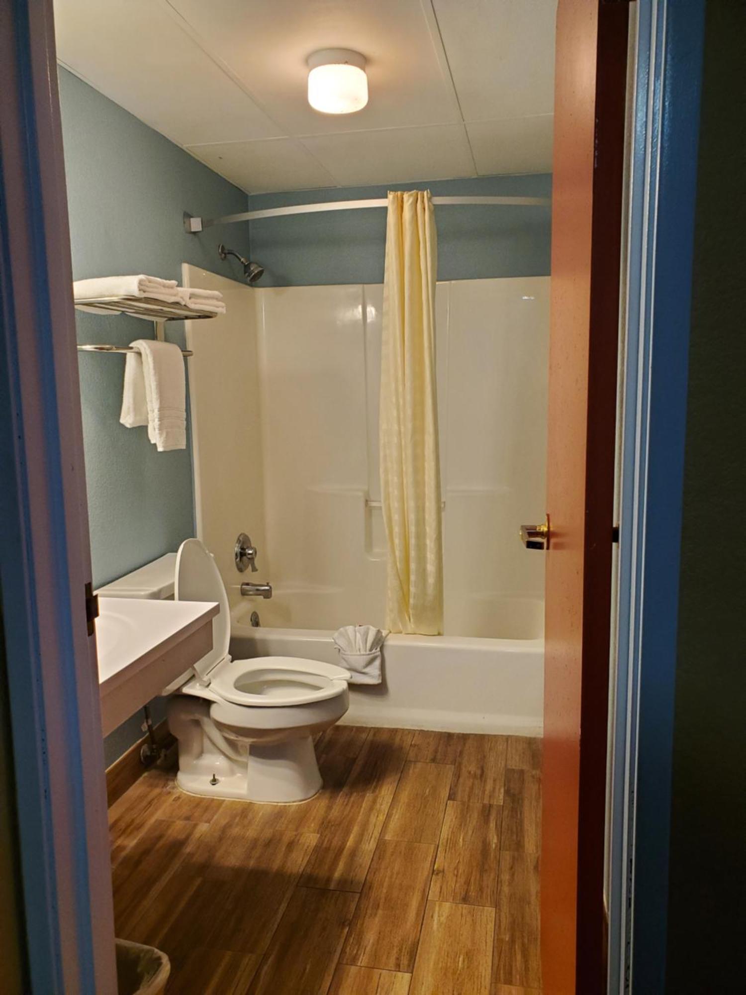 Deluxe Queen Room with Two Queen Beds - Non-Smoking