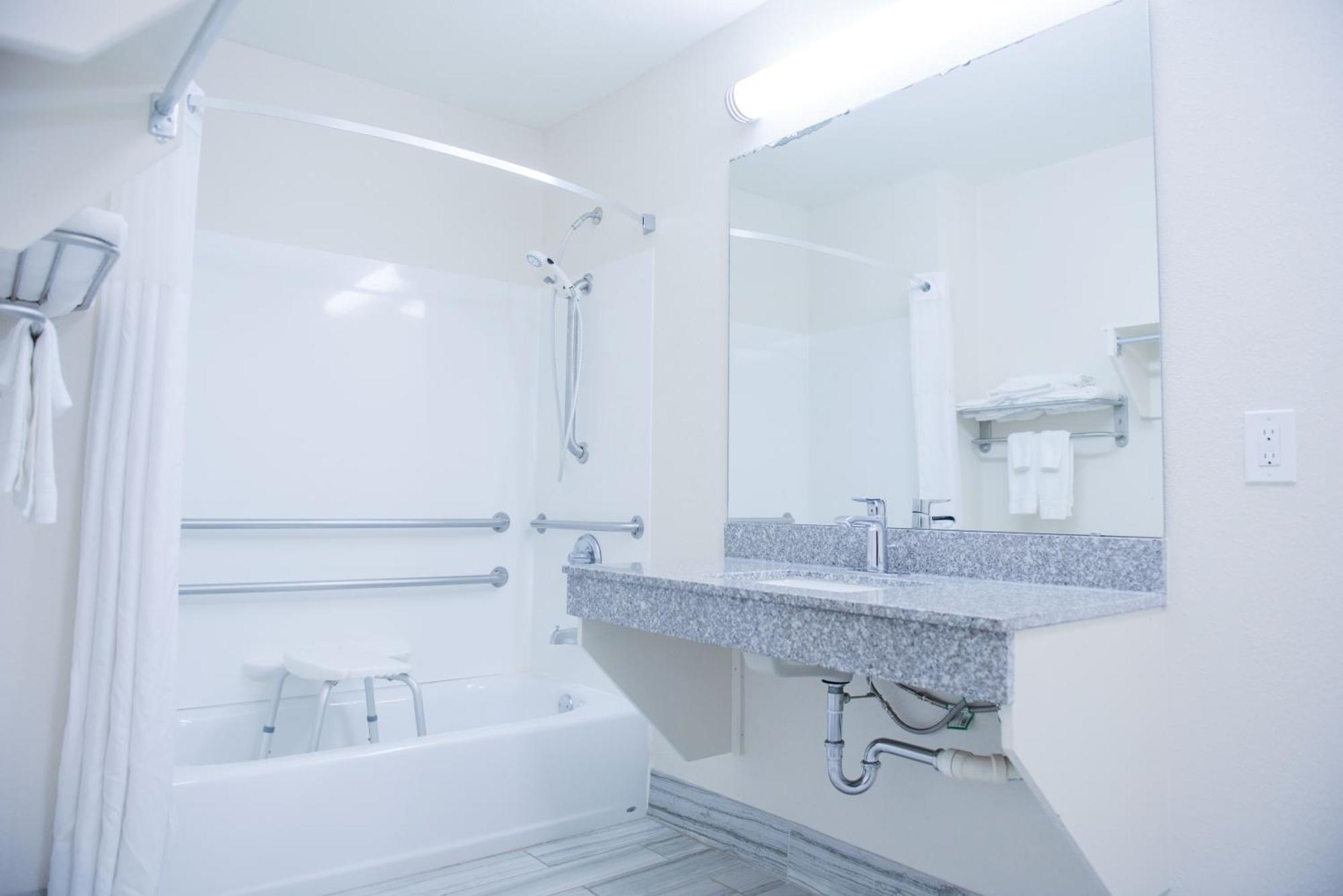 King Room with Tub - Disability Access/Non Smoking