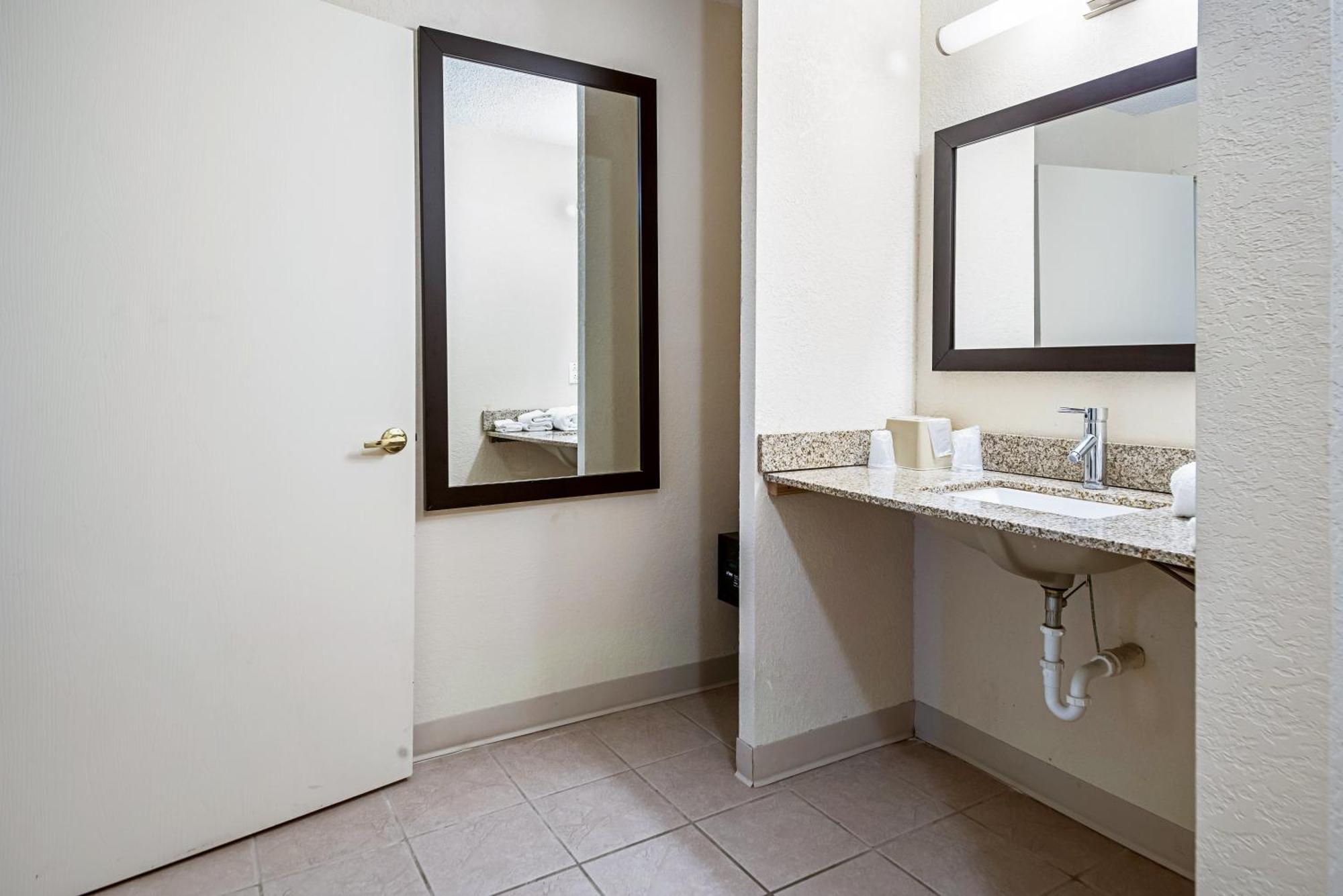 Superior King Room Disability Access Non-Smoking