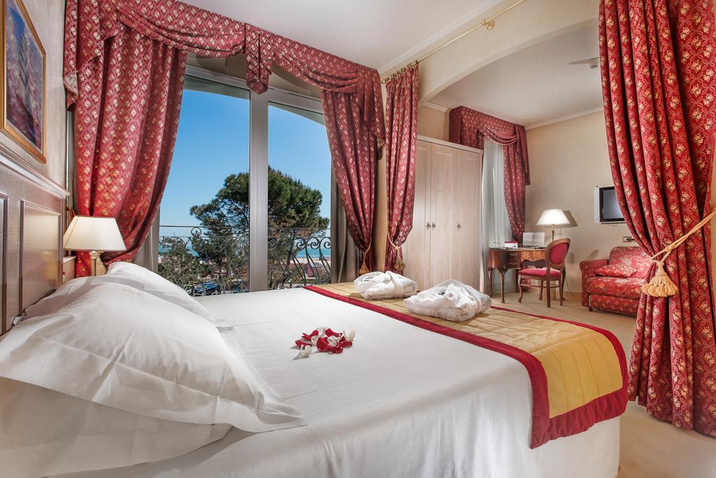 Junior Suite with Spa Access,685693251:JPEG