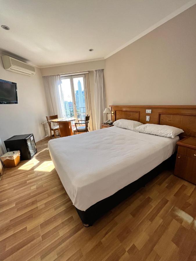 Habitación Estándar con cama grande y vistas a la ciudad