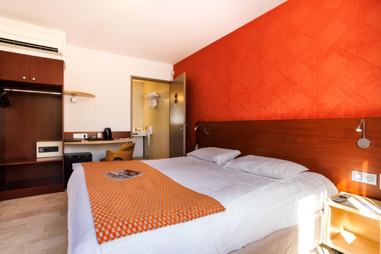 Chambre Double Accessible aux Personnes à Mobilité Réduite - Rez-de-Chaussée