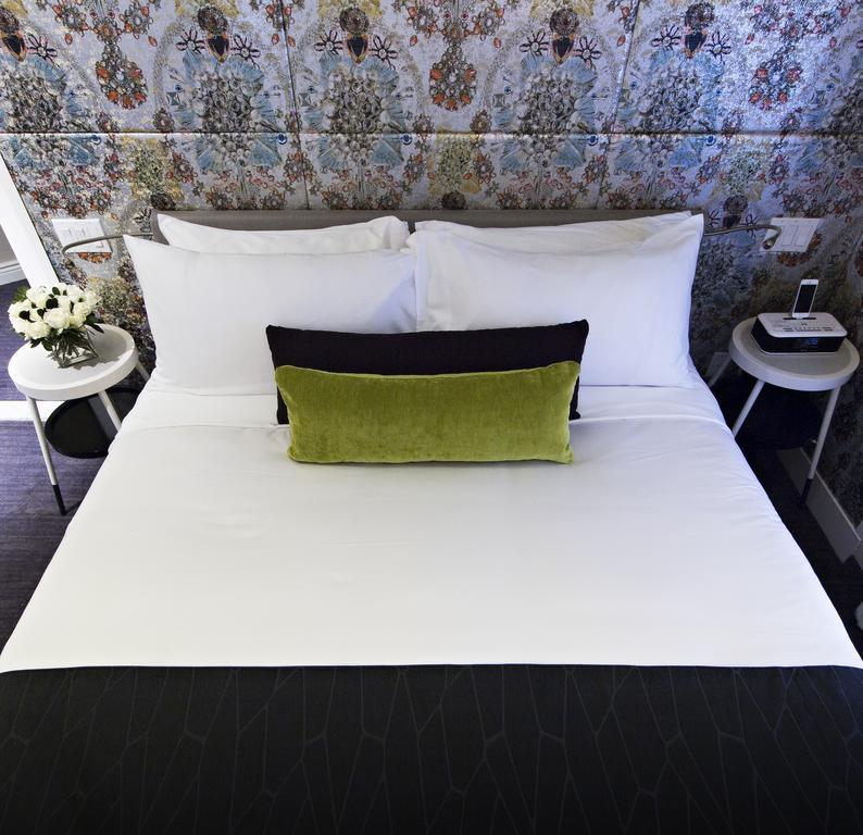 Kamer met Queensize Bed en Rolstoeltoegankelijke Douche - Geschikt voor Gasten met een Lichamelijke Beperking