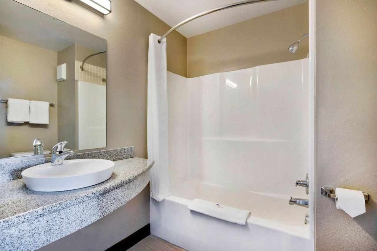 Deluxe Quadruple Room - Non-Smoking