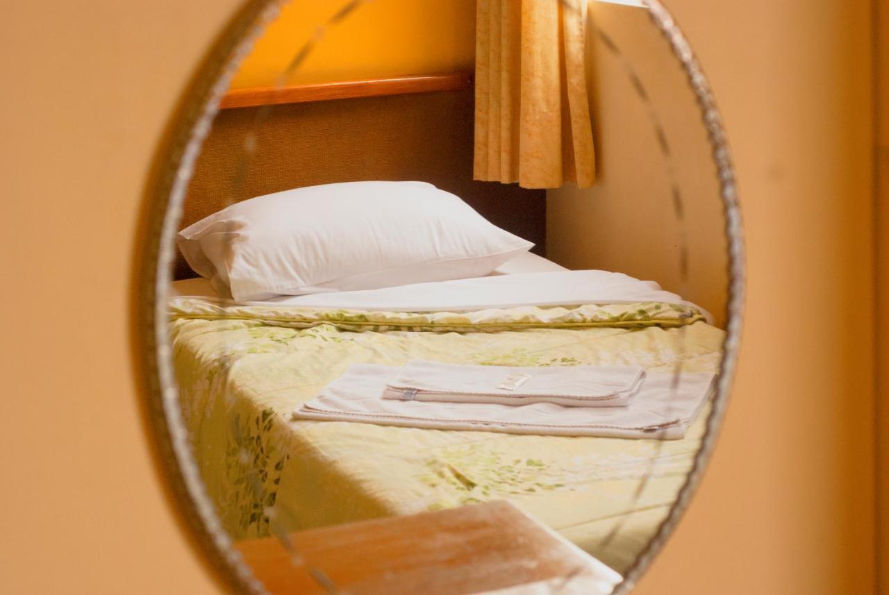 Quarto Duplo Standard com Cama de Casal
