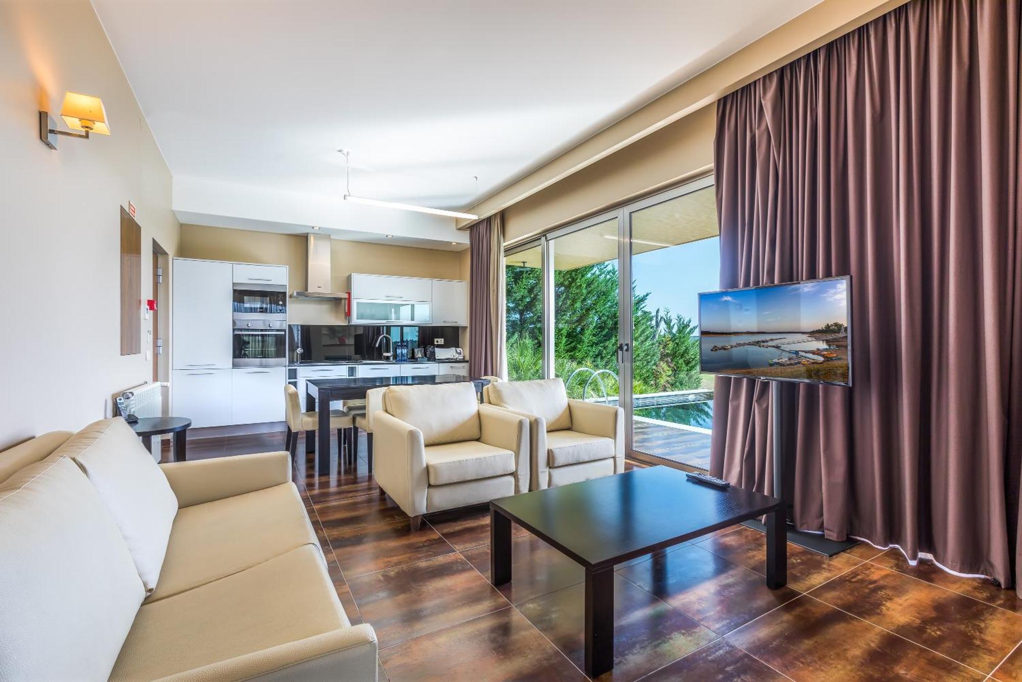 Villa com 2 Quartos e Piscina Privada