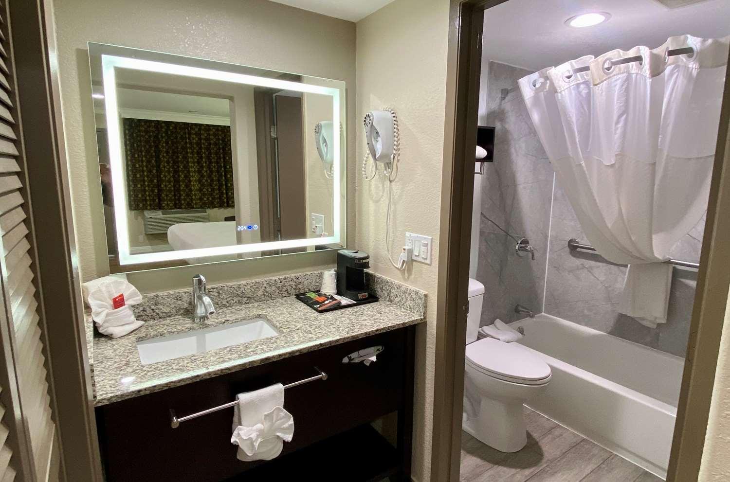 King Room - Non-Smoking/Ground Floor