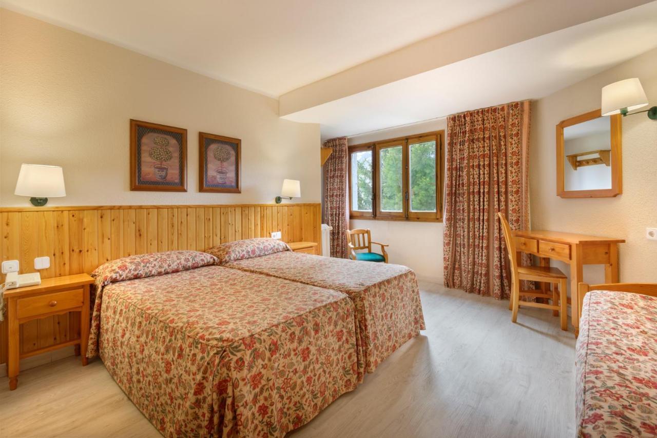 Habitación Doble con cama supletoria (2 adultos + 1 niño)