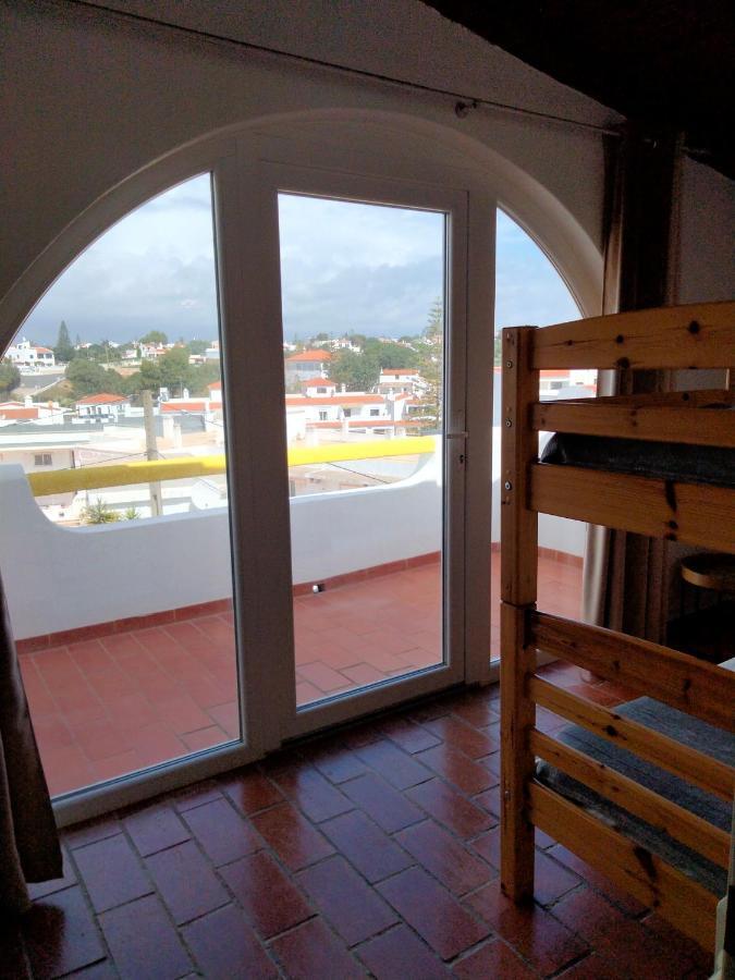 Habitación Familiar con vista lateral al mar