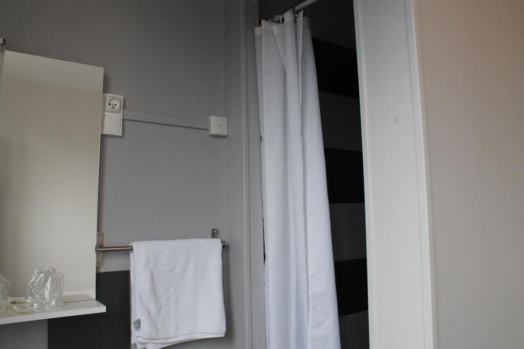 Chambre Double avec Toilettes Communes