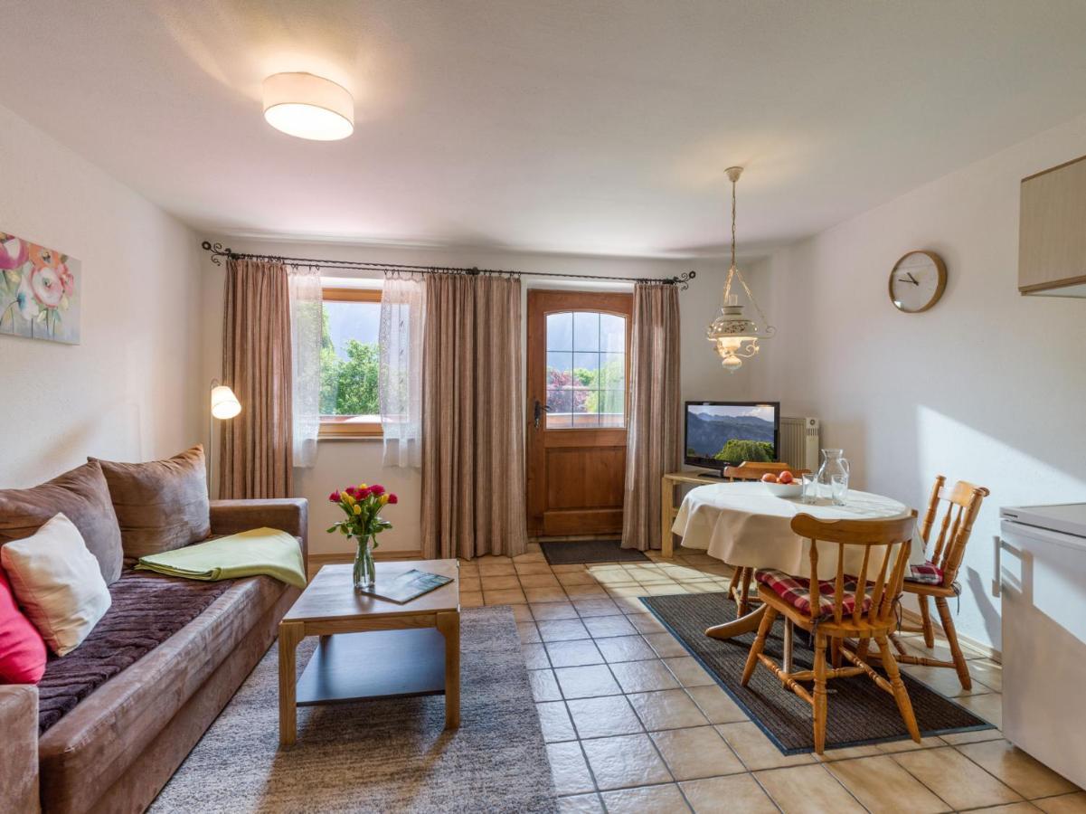 Apartment mit Balkon
