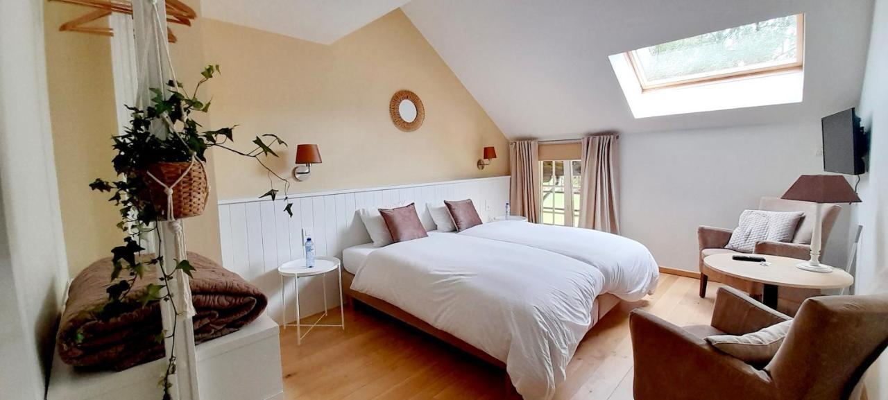Doppel-/Zweibettzimmer mit Gartenblick