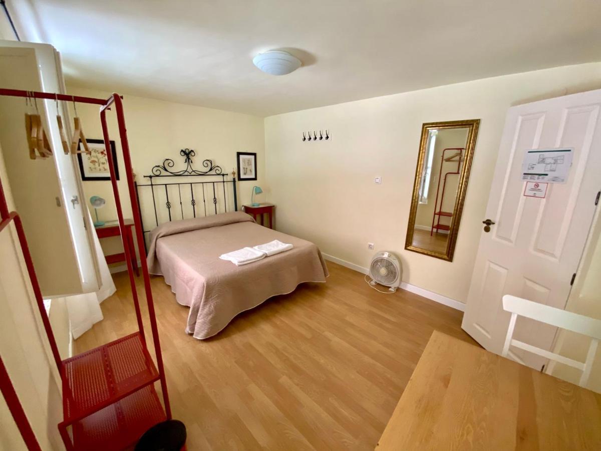 Budget Doppelzimmer mit Gemeinschaftsbad – kein TV, kein Waschbecken