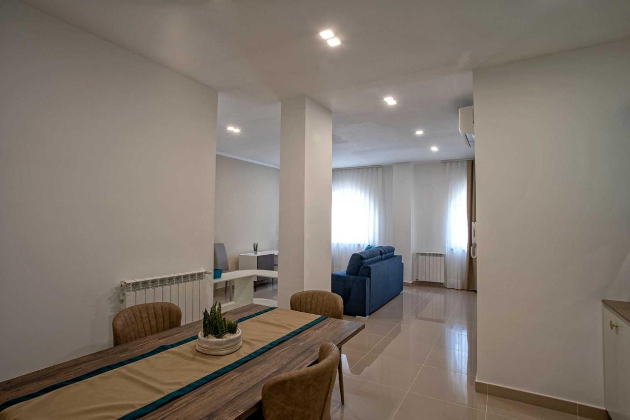 Appartement Classique - Vue Latérale sur Mer