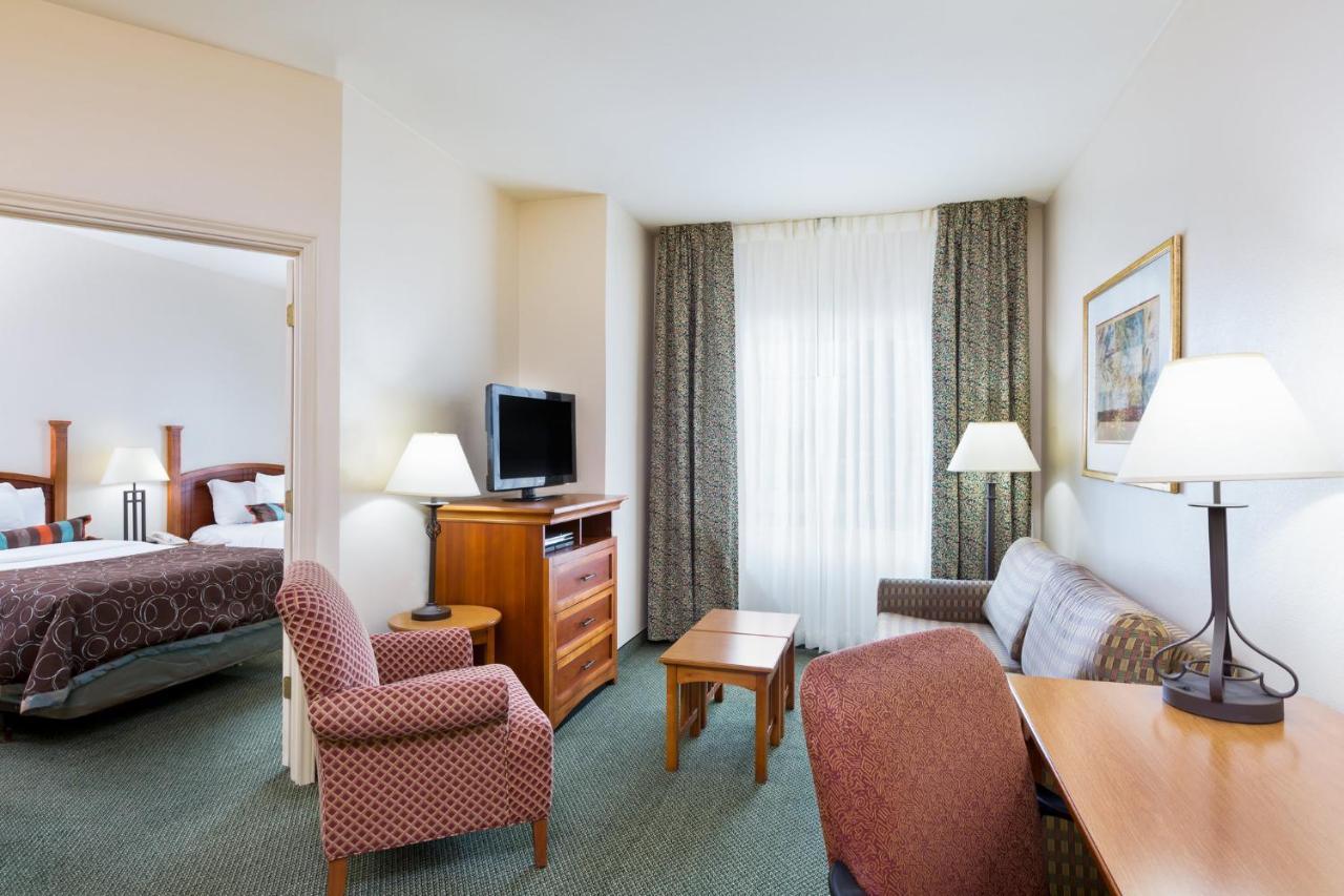 One-Bedroom Suite with Two Double Beds