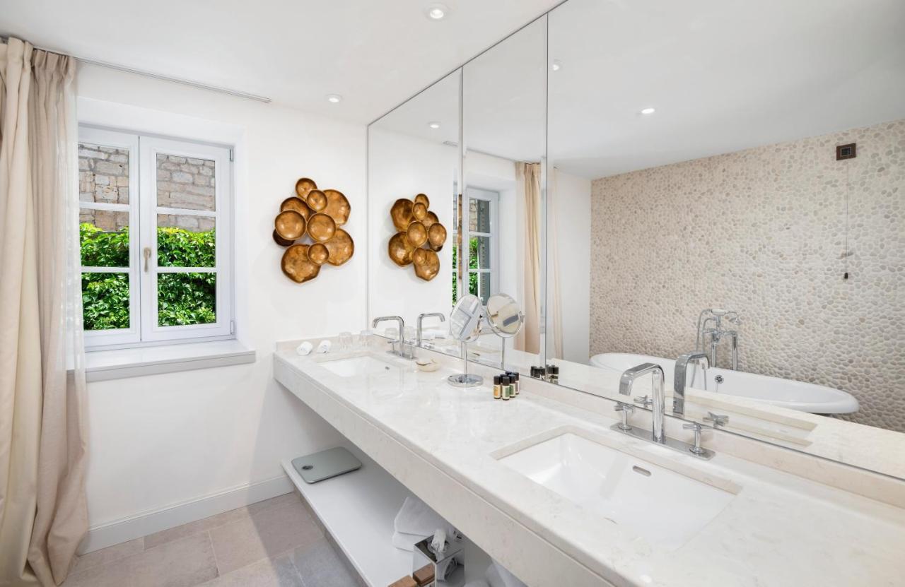 Suite d'Angolo con Balcone e Vista Mare