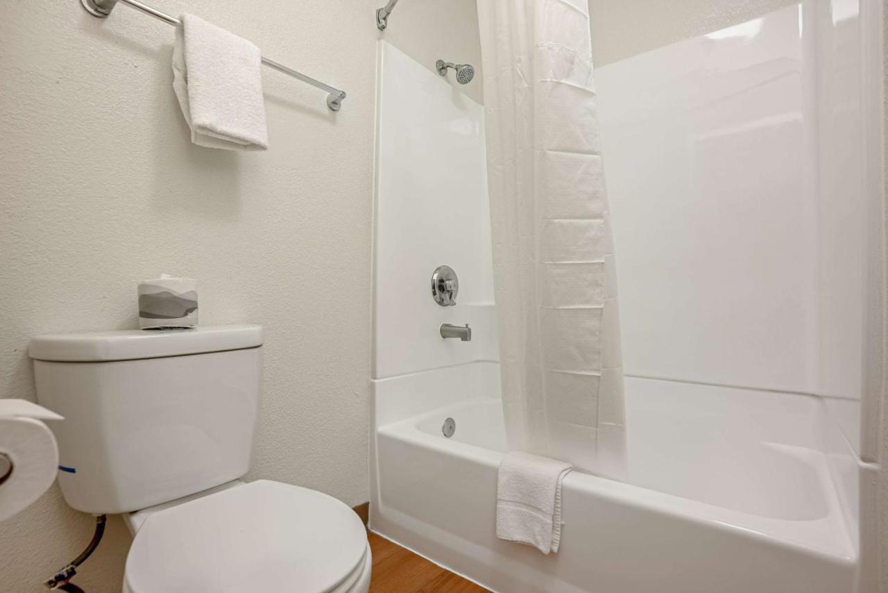 1 Full Bed | ADA/RI Shower | Outdoor Pool