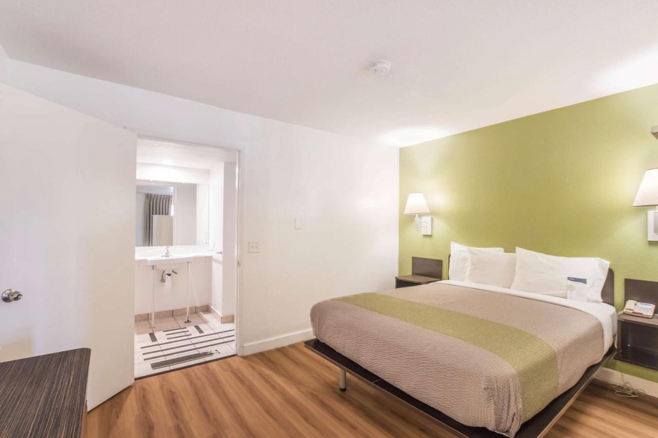 Queen Room - Disability Access - Roll in Shower