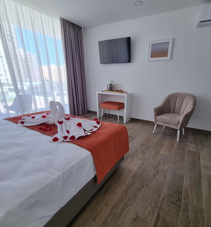 Quarto Duplo com Vista Piscina