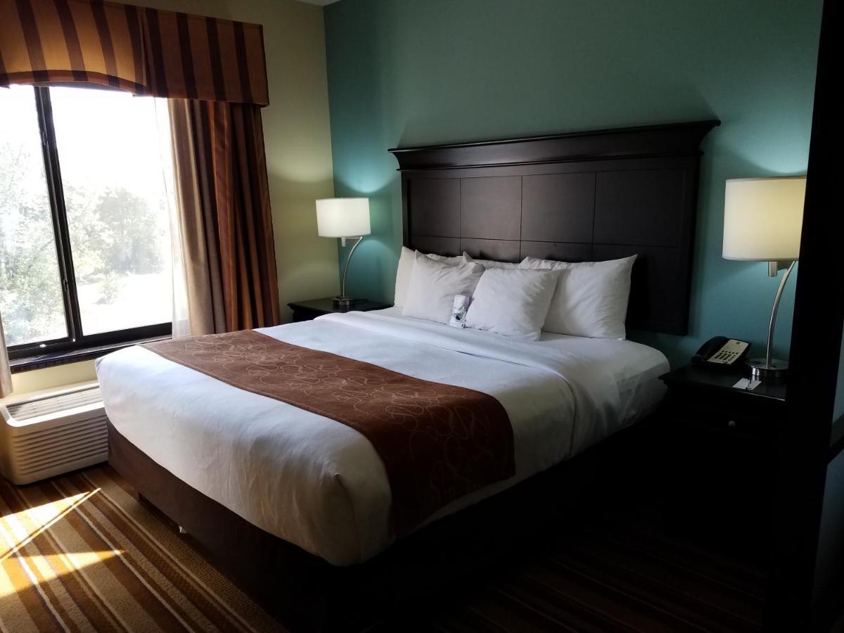 Queen Suite with Sofabed - Accessible/Non Smoking